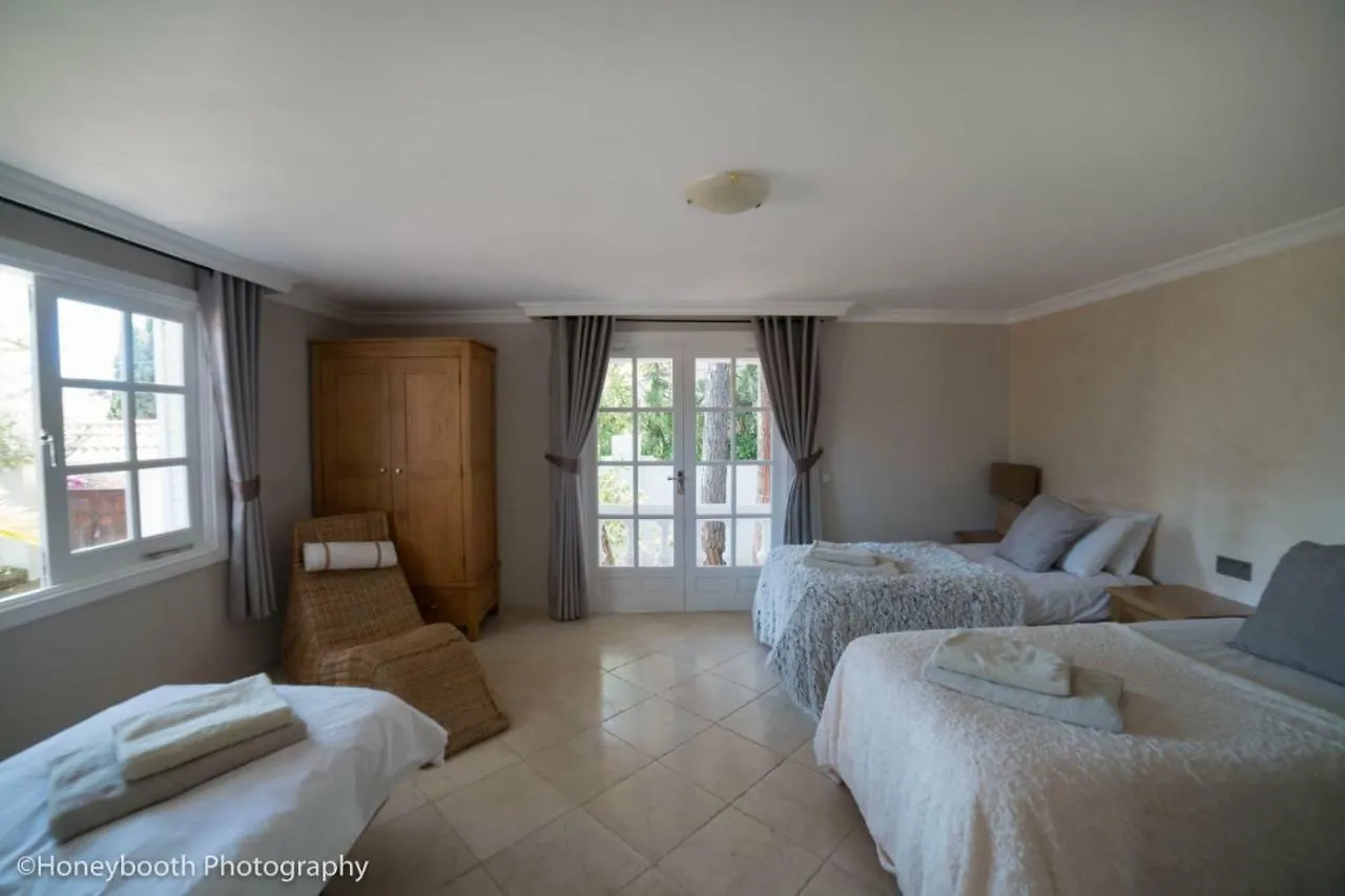 Marbella Hideaway Villa 0*,